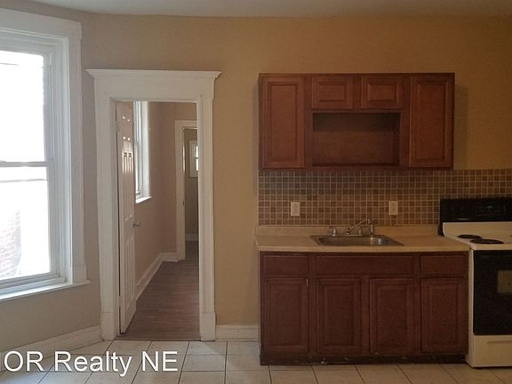 2nd image of 727 W Rockland St Floor 1