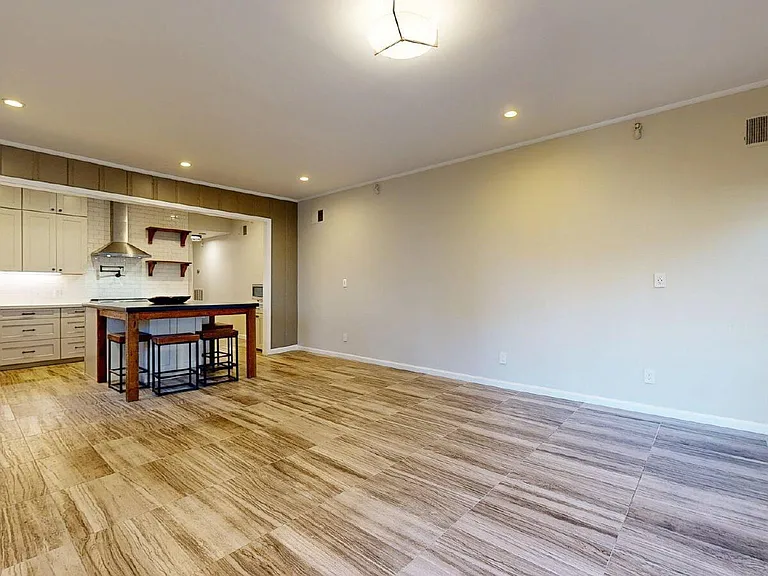 2839 Pierce St — Photo 3