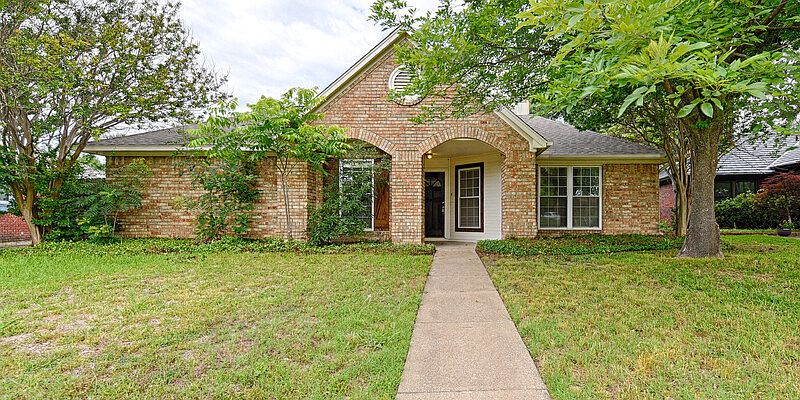 1st image of 502 Clover Ct