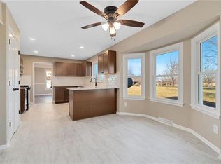 9615 Betsy Ross Ln, Liberty, MO 64068