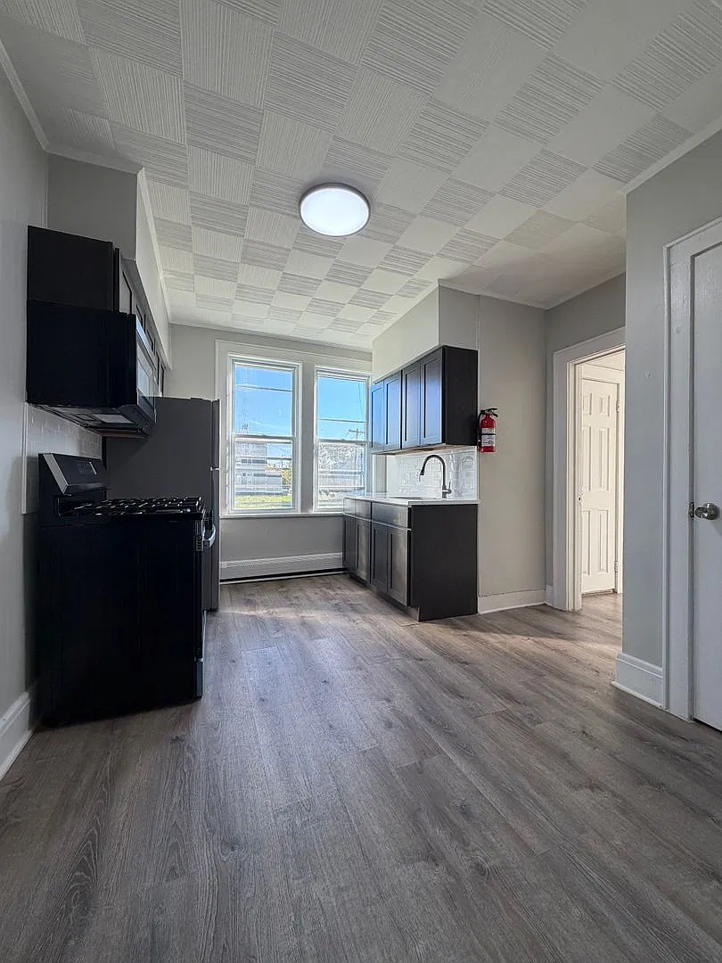 East 9th Apartments — Photo 1