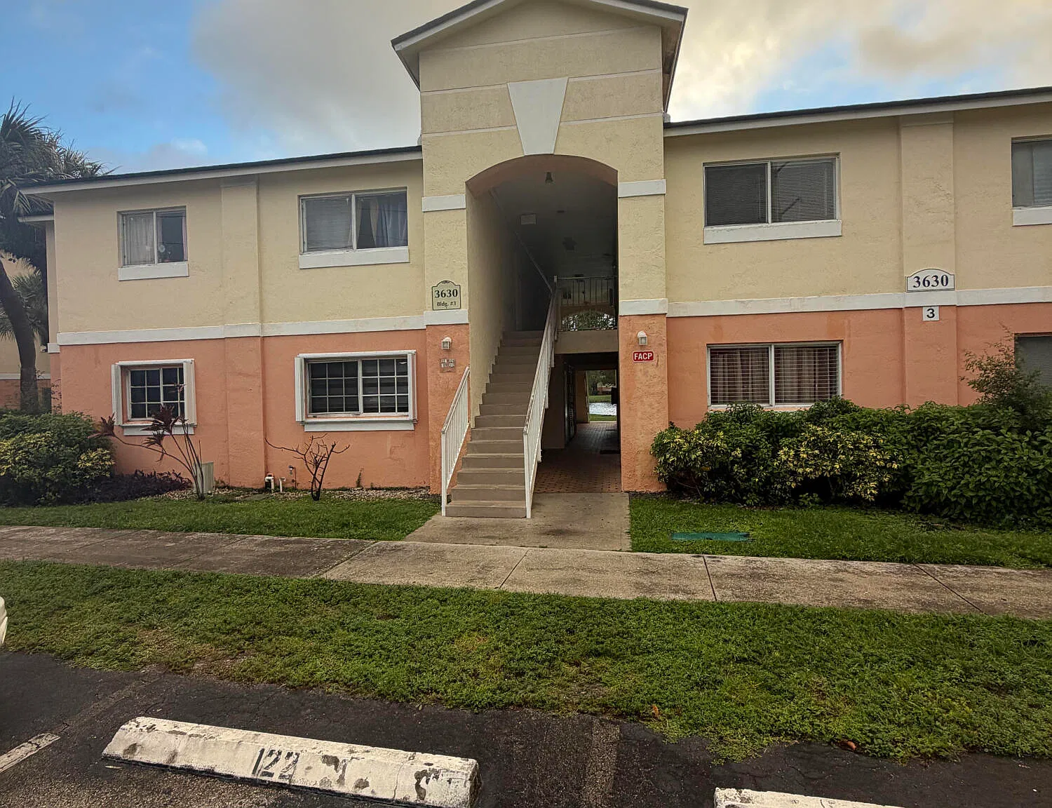 2 bed, 1.0 bath, 749 sqft, $1,850 — Photo 2