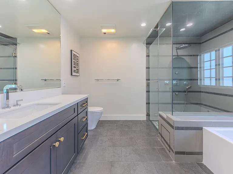 2150 S El Molino Ave — Photo 30