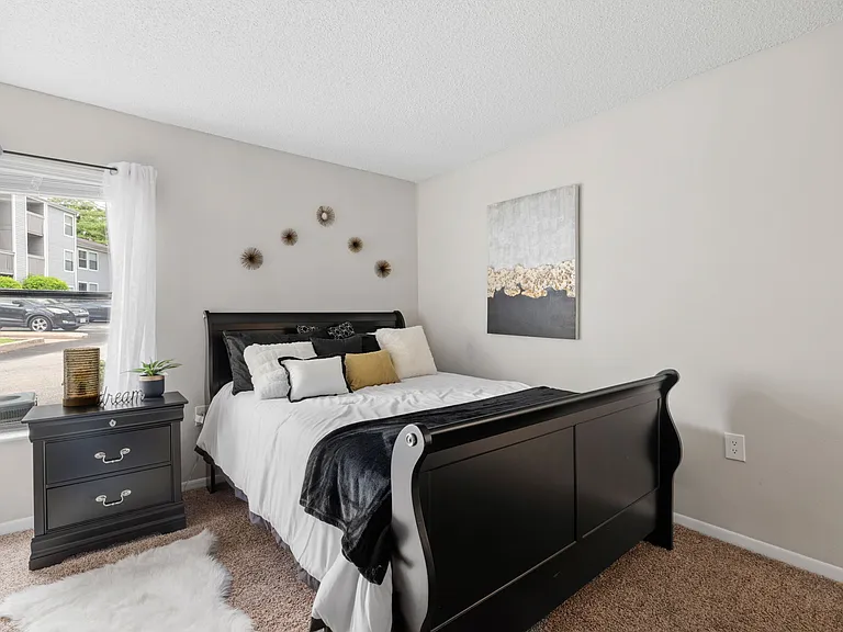 Hickory - 2 Bed / 2 Bath - 855 Sq.Ft.