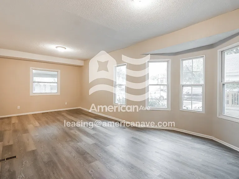 686353_003_wm_-_living_room_13274061.jpg