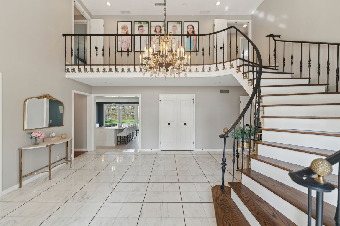 Orchard Hill Dr-2404-028.jpg