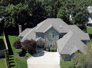 8808 Donegal Dr, Darien, IL 60561