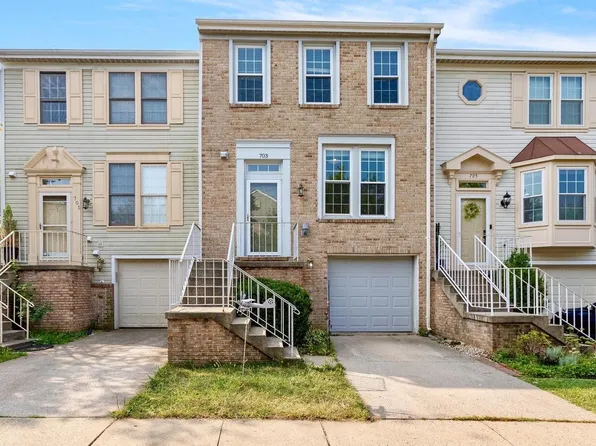 703 Herndon Woods Ct, Herndon, VA 20170