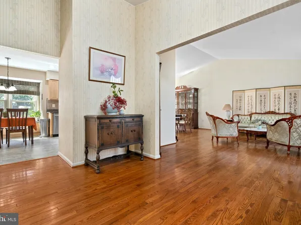 6220 Guilford Dr, Alexandria, VA 22310