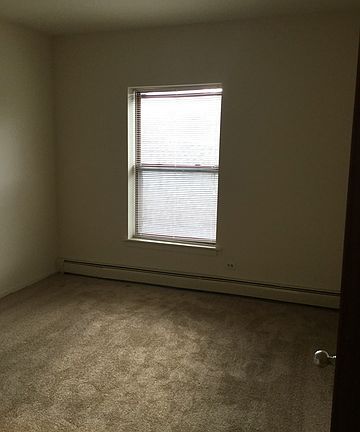 4th image of 4426 S Michigan Ave #205