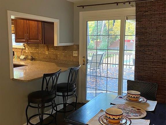 3rd image of 5 Cherry Ln