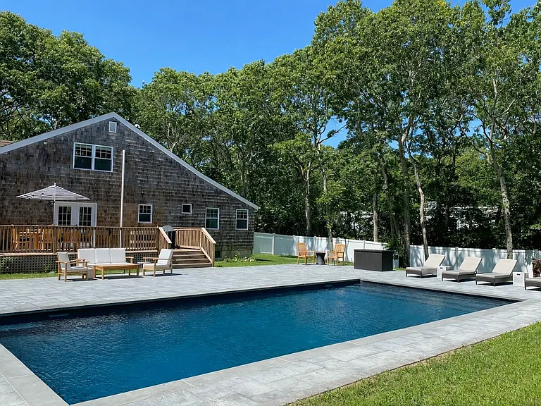 4 Stuart Ct — Photo 17