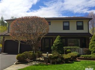 8 Kristi Ct, Greenlawn, NY 11740