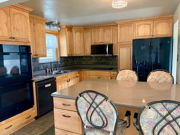 3rd image of 629 Berwick Ct