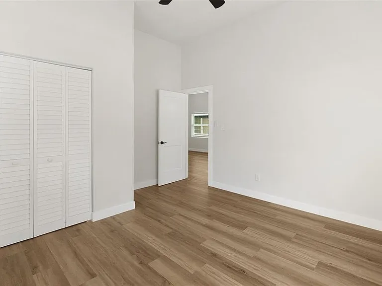 2329 W Beach St — Photo 29