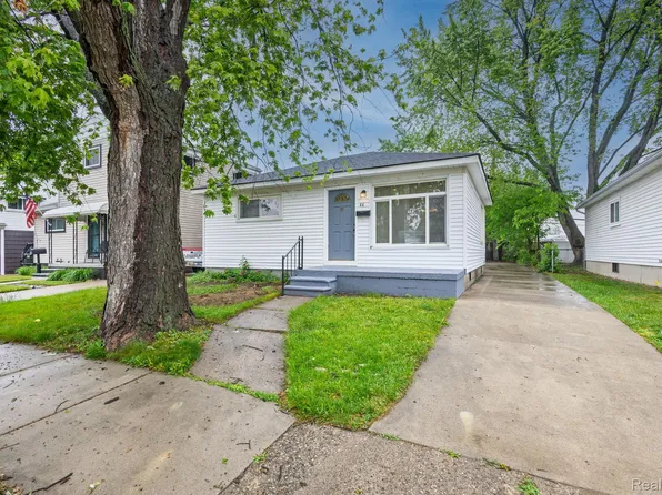 44 W Mahan Ave, Hazel Park, MI 48030