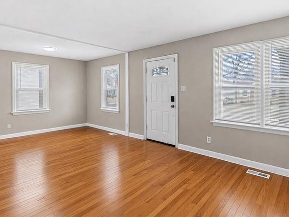 4th image of 195 Saint Luke Dr