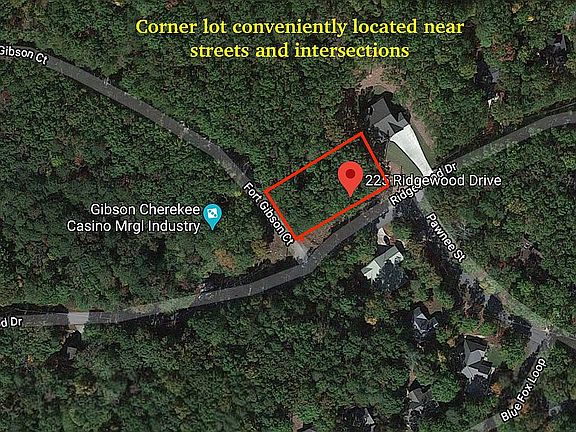 Convenient Corner Lot!!