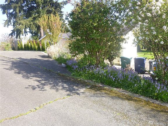 5th image of 5709 95th Dr SE