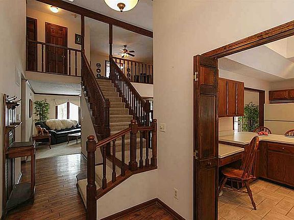 3rd image of 7307 Shadow Wood Dr