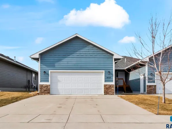 2525 Dorian Dr, Yankton, SD 57078
