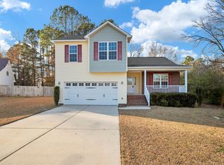128 Rocktree Ct, Raeford, NC 28376