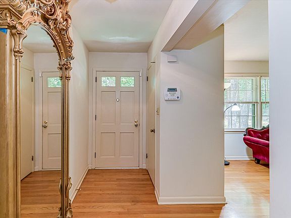3rd image of 4 Parsons Cir SW