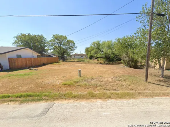 BLK 188 LOT 26 MAPLE ST LOT 18, Jourdanton, TX 78026