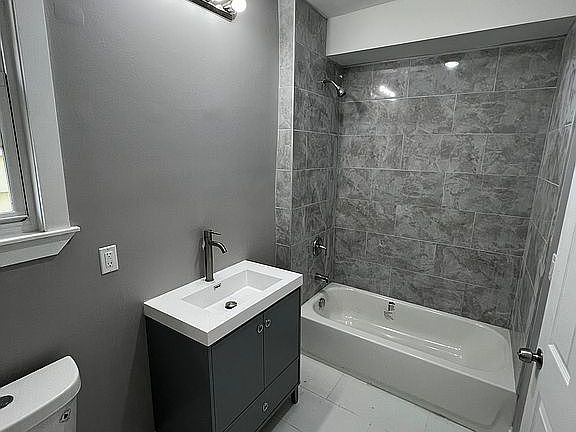 2nd image of 110 William St