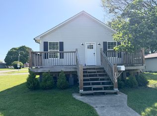 709 N Mill St, Le Roy, IL 61752