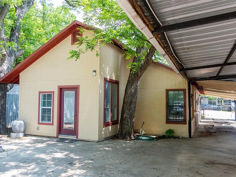 2607 E Cesar Chavez St — Photo 5