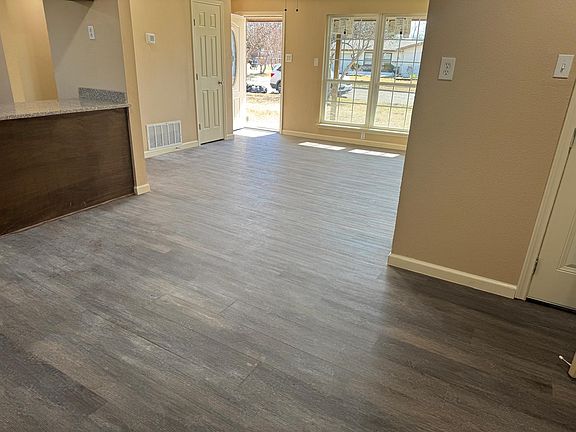 4th image of 2705 Blue Ridge Dr