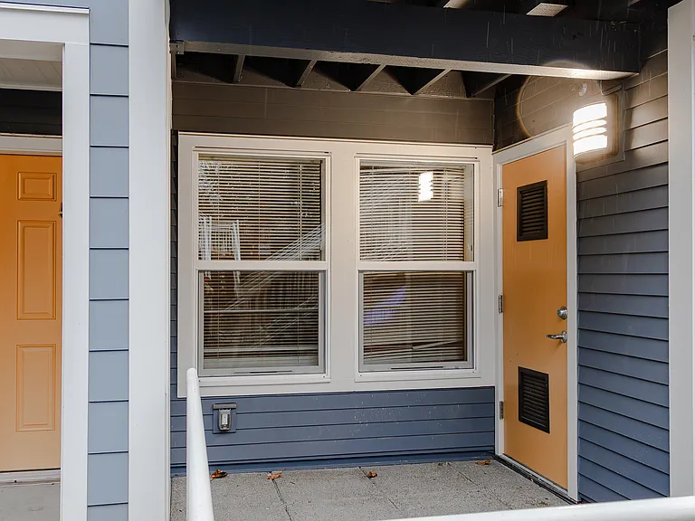 1 BR Patio