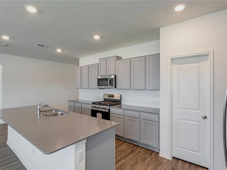 713 Mallow Rd — Photo 5