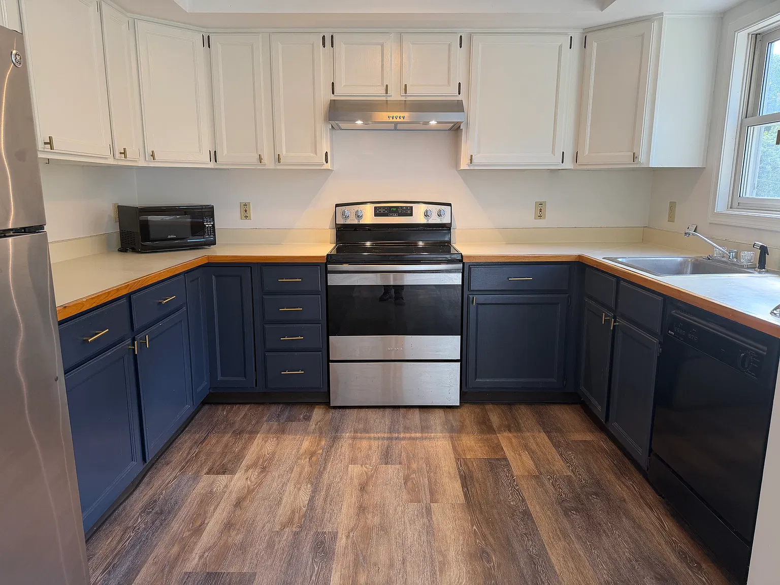 2 bed, 1100 sqft, $2,150 — Photo 3
