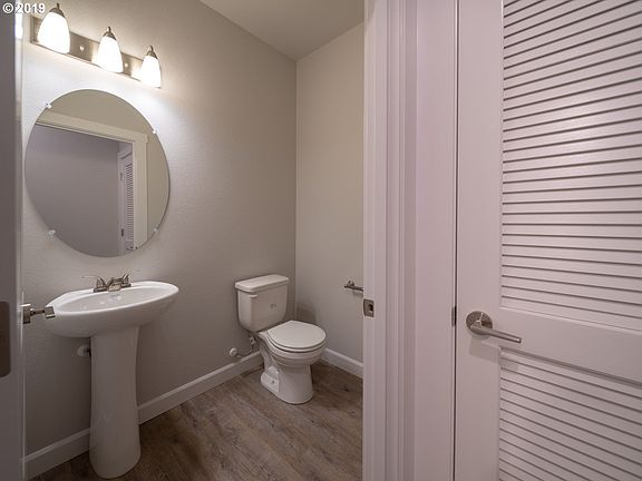 4th image of 155 Loganberry Ct