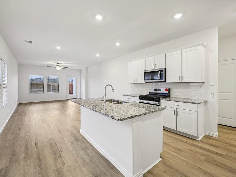 1724 Arches Rd — Photo 3