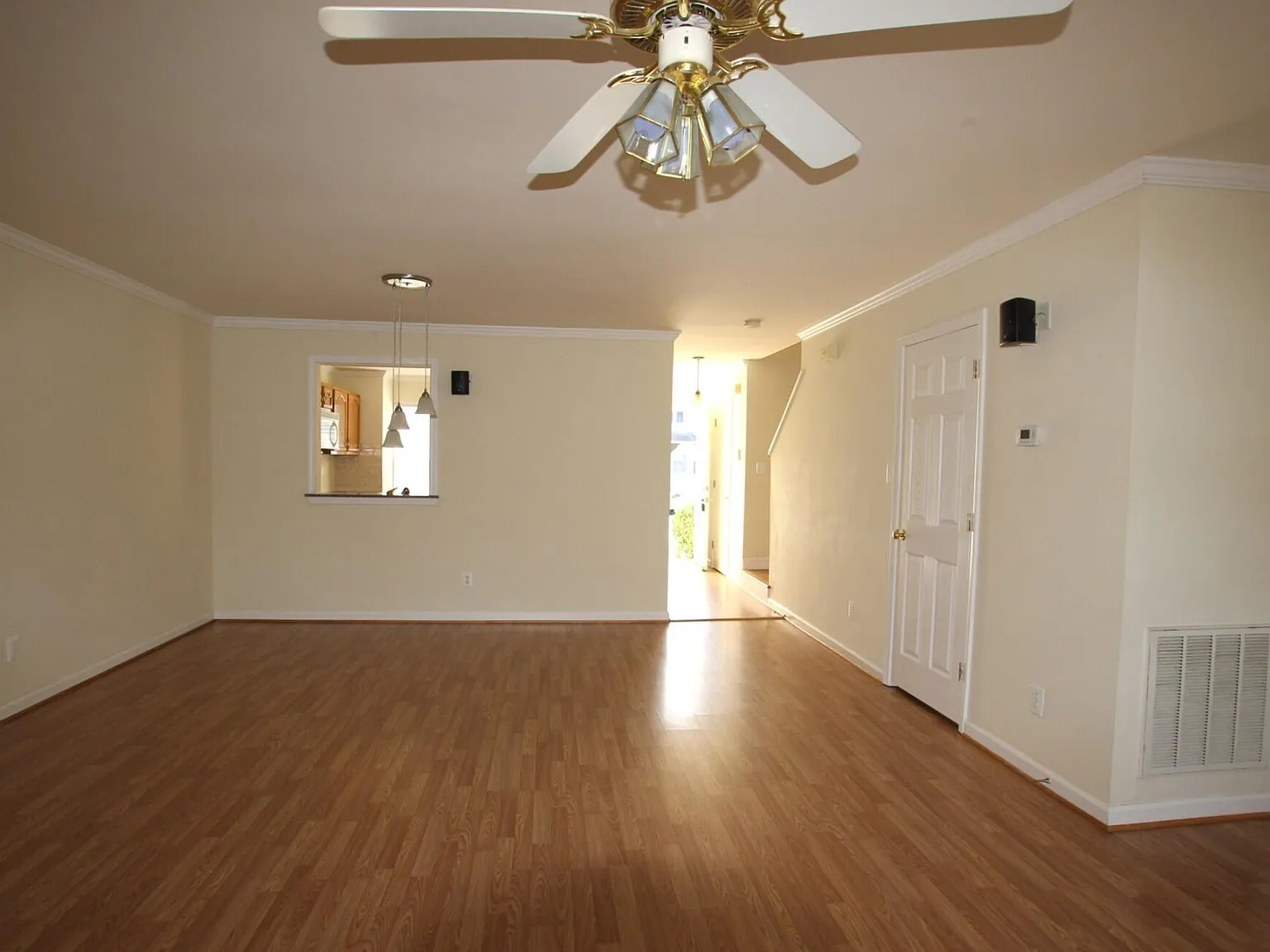 3 bed, 2.5 bath, 1450 sqft, $1,750 — Photo 4