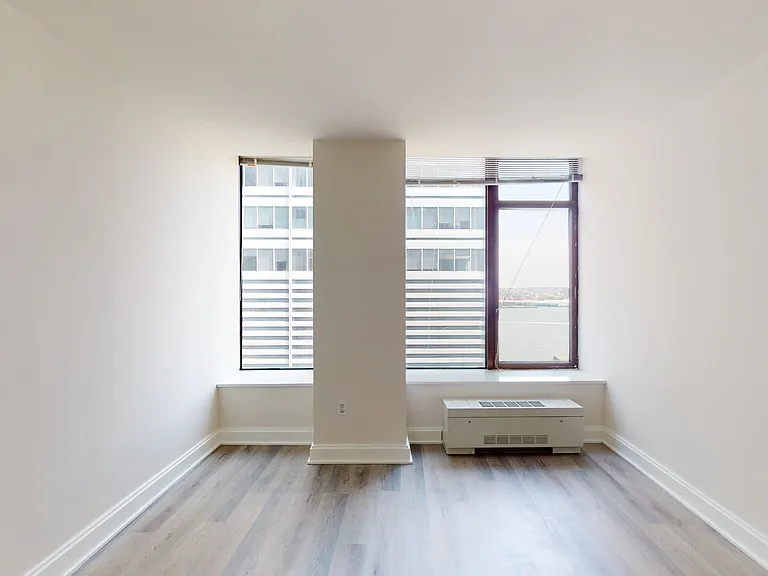 10 Hanover Square — Photo 134