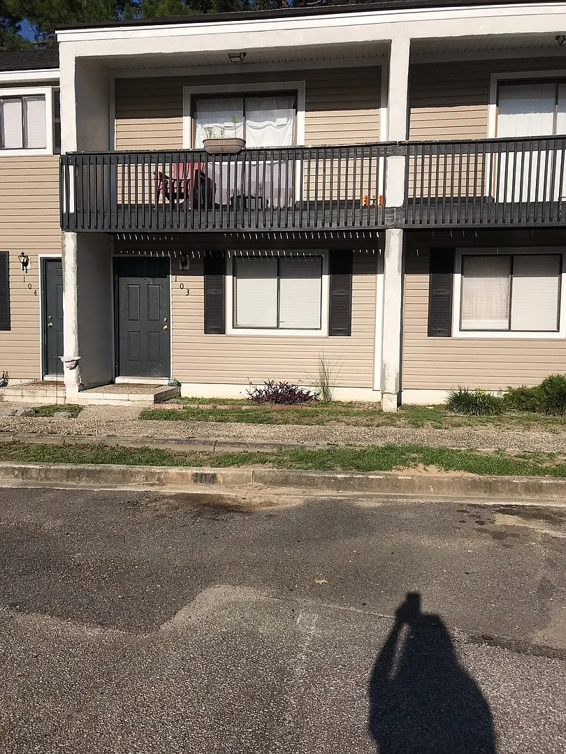 Great 2 bedroom 1.5 bath Town Home — Photo 2