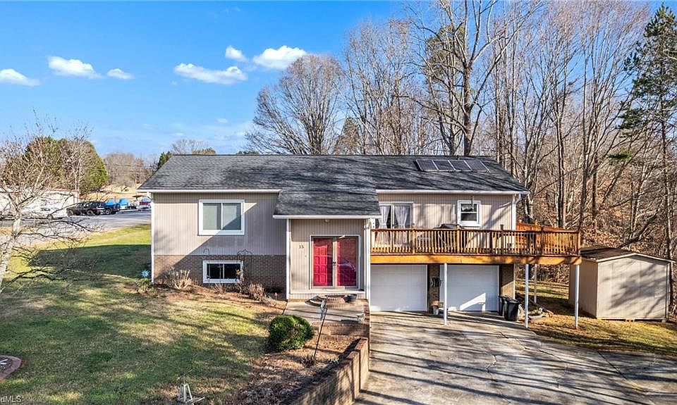 1st image of 15 Mull Dr