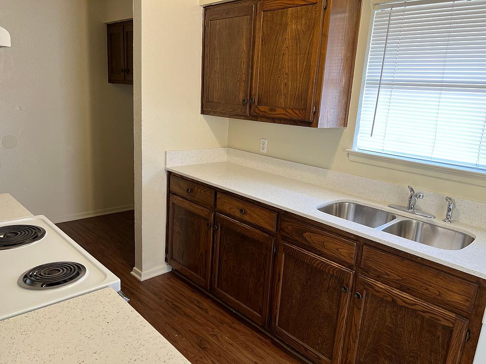 2nd image of 2521 Windy Pine Ln