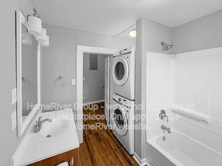 1219 N Chamberlain Ave — Photo 4