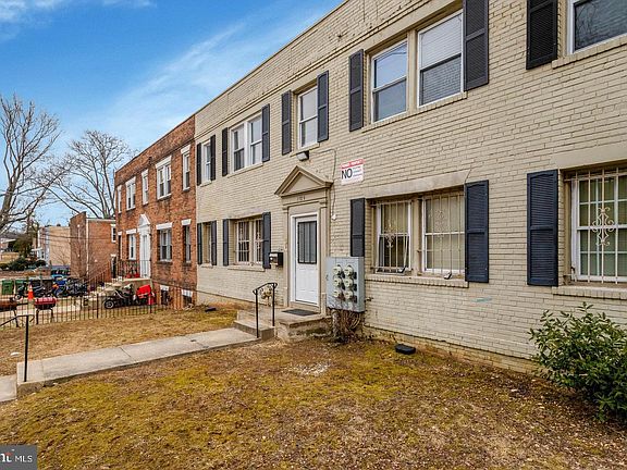 3rd image of 2859 Denver St SE