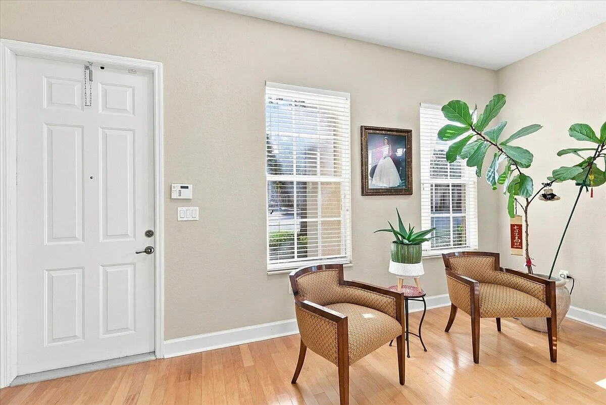 3 bed, 2.5 bath, 1660 sqft, $3,400 — Photo 2