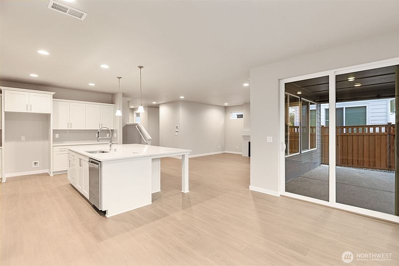 5th image of 20333 146th Street Ct E #747