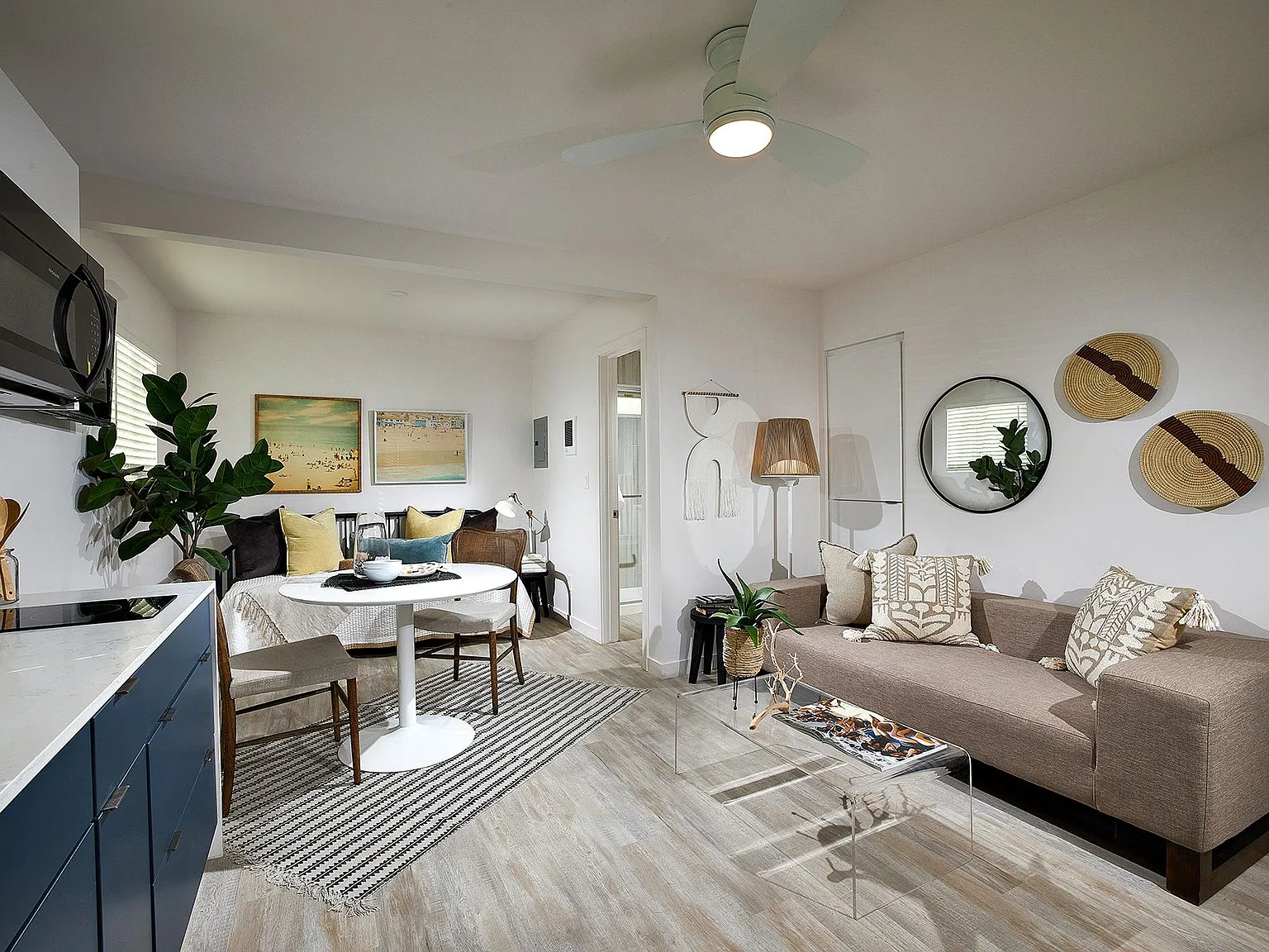 Newly Renovated Community 2 Blocks From The Beach! — Photo 3