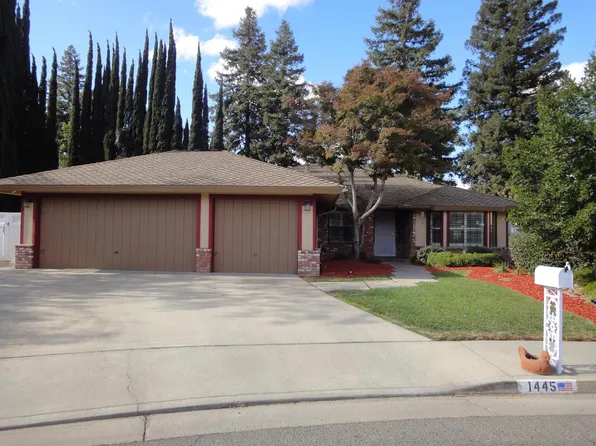 1445 Pamela Cir, Porterville, CA 93257