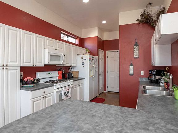 3rd image of 1425 N Calle Granada
