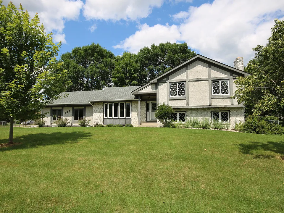 107 Meadowlark Dr